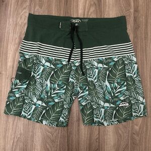 Pipeline size 42 Men's Green Tropical Leaf Swim Trunks